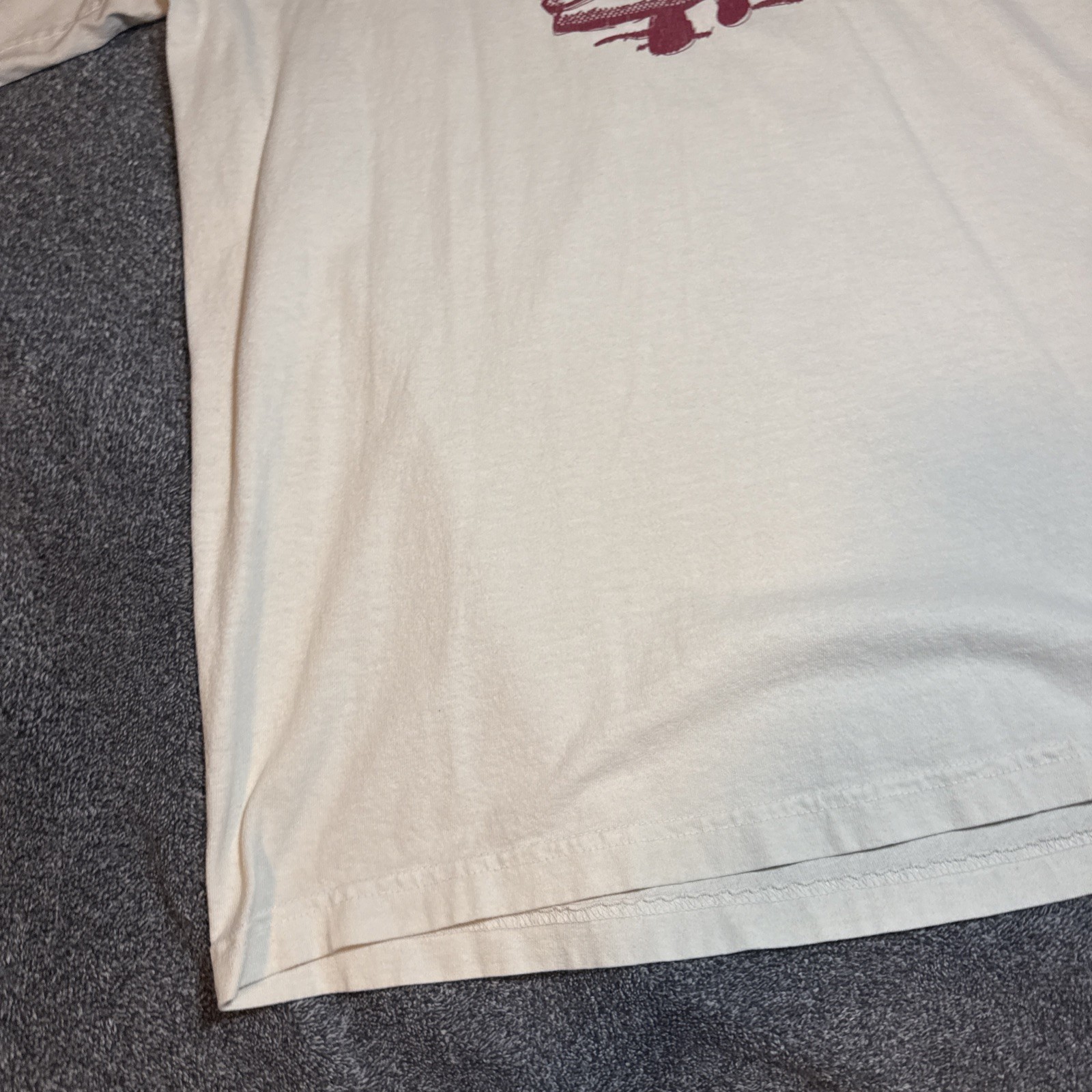 Bad Bunny World's Hottest Tour Un Verano Sin Ti Heart T-Shirt Size Large gallery