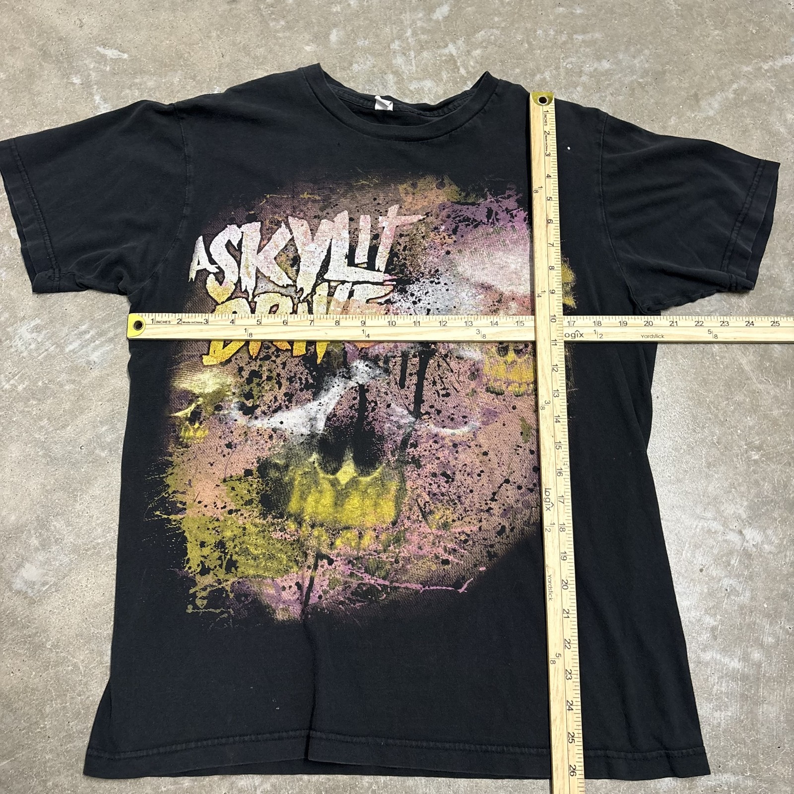 A Skylit Drive Men's Black Skull Band T-Shirt Size M Grunge Emo Y2K gallery