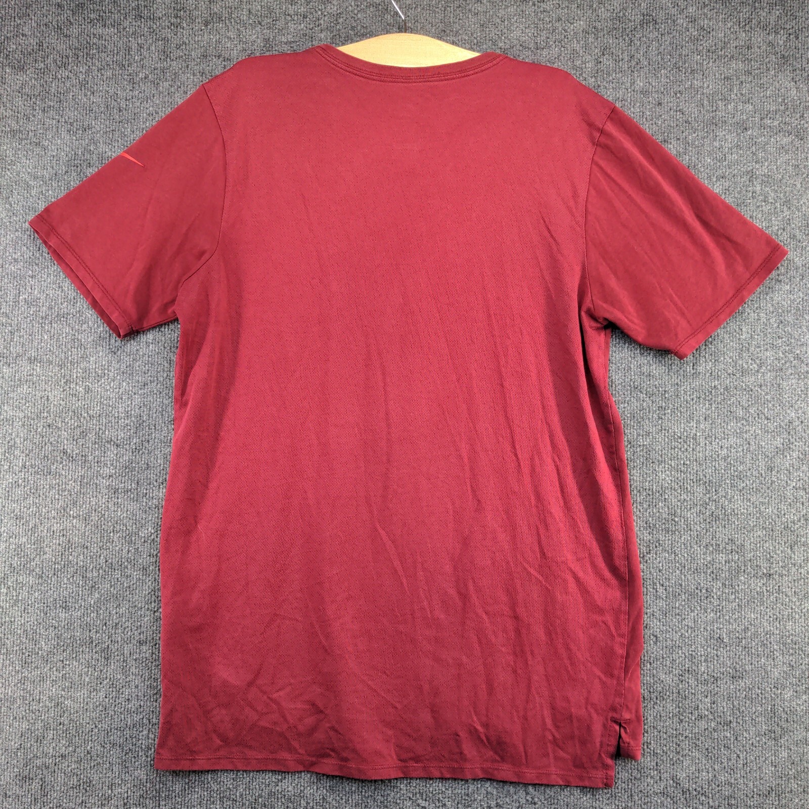 Nike Dri Fit Men's T Shirt Red Size L PolyCotton Triangle Logo gallery