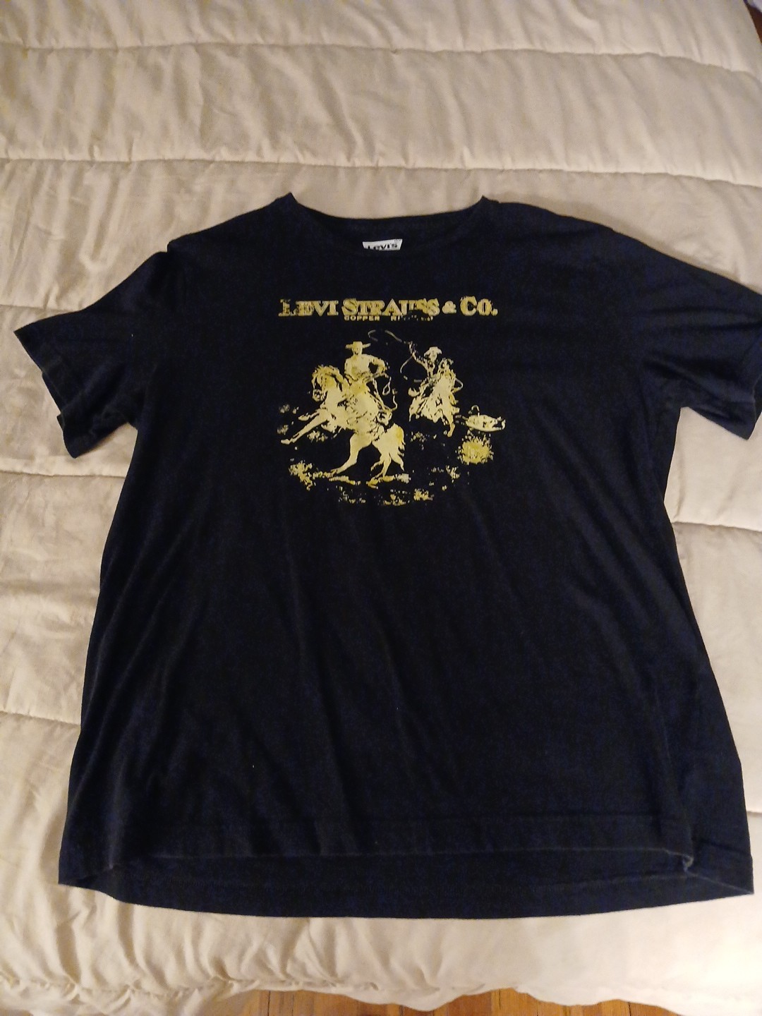 Levi's Size Large Black 100% Cotton Short Sleeved Graphic T-Shirt gallery