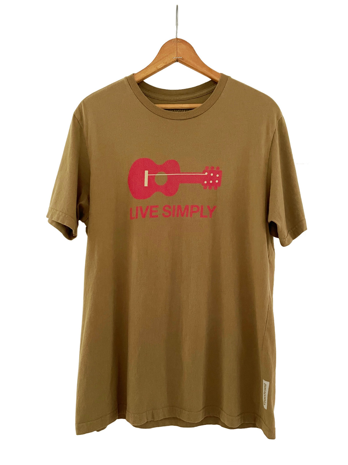 PATAGONIA Mens Graphic T Shirt Guitar “Live Simply” Organic Cotton Brown Red M