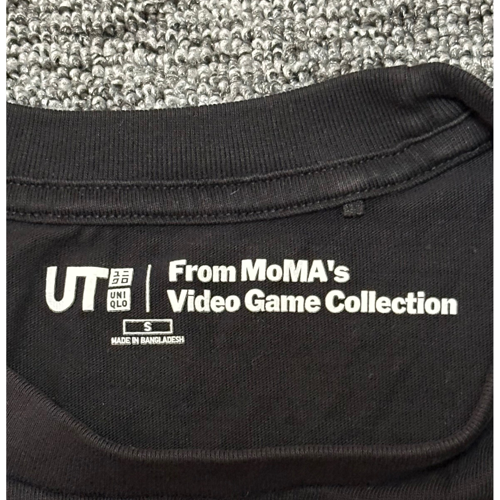 Uniqlo UT MoMA Space Invaders Video Game Graphic T-Shirt Black Mens Small 1978 gallery