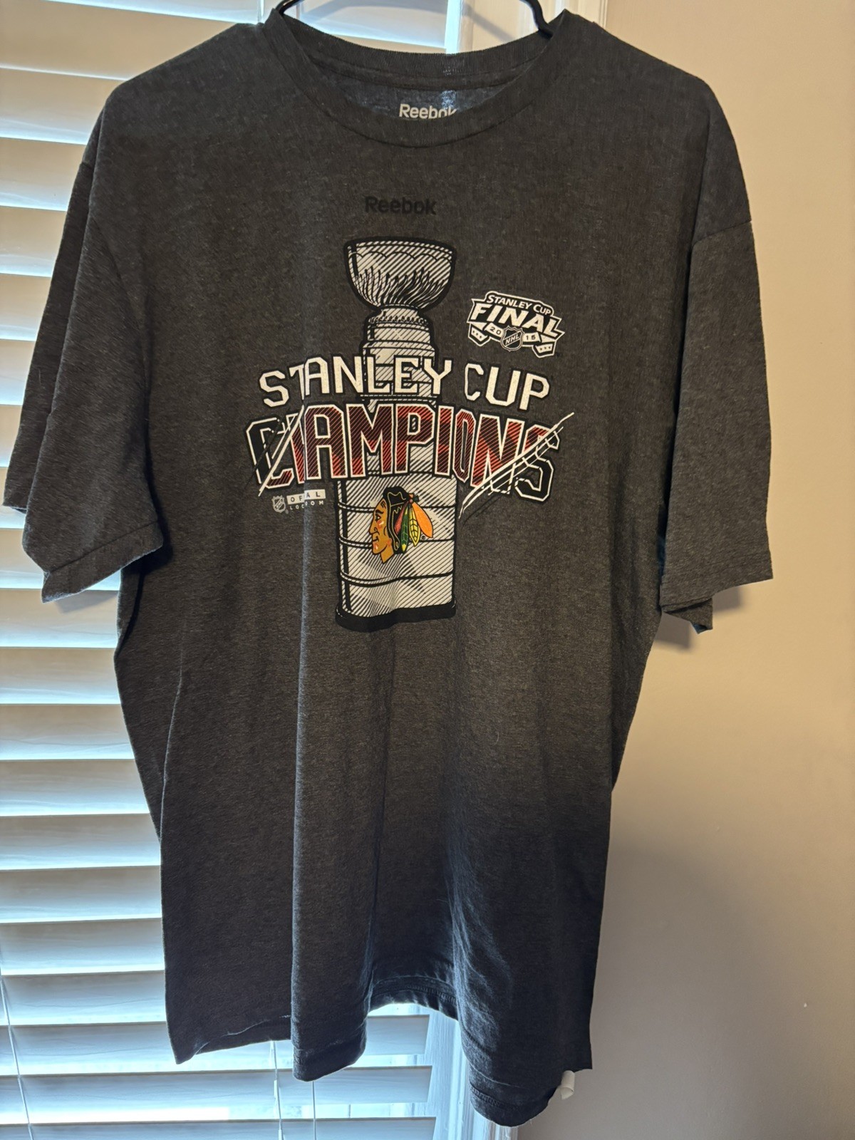 Reebok Chicago Blackhawks NHL Stanley Cup Champions 2015 Mens XL Grey T-Shirt gallery