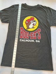 Buc-ee’s Calhoun GA Buc-ee Logo Graphic T-Shirt Gray M Cotton Blend