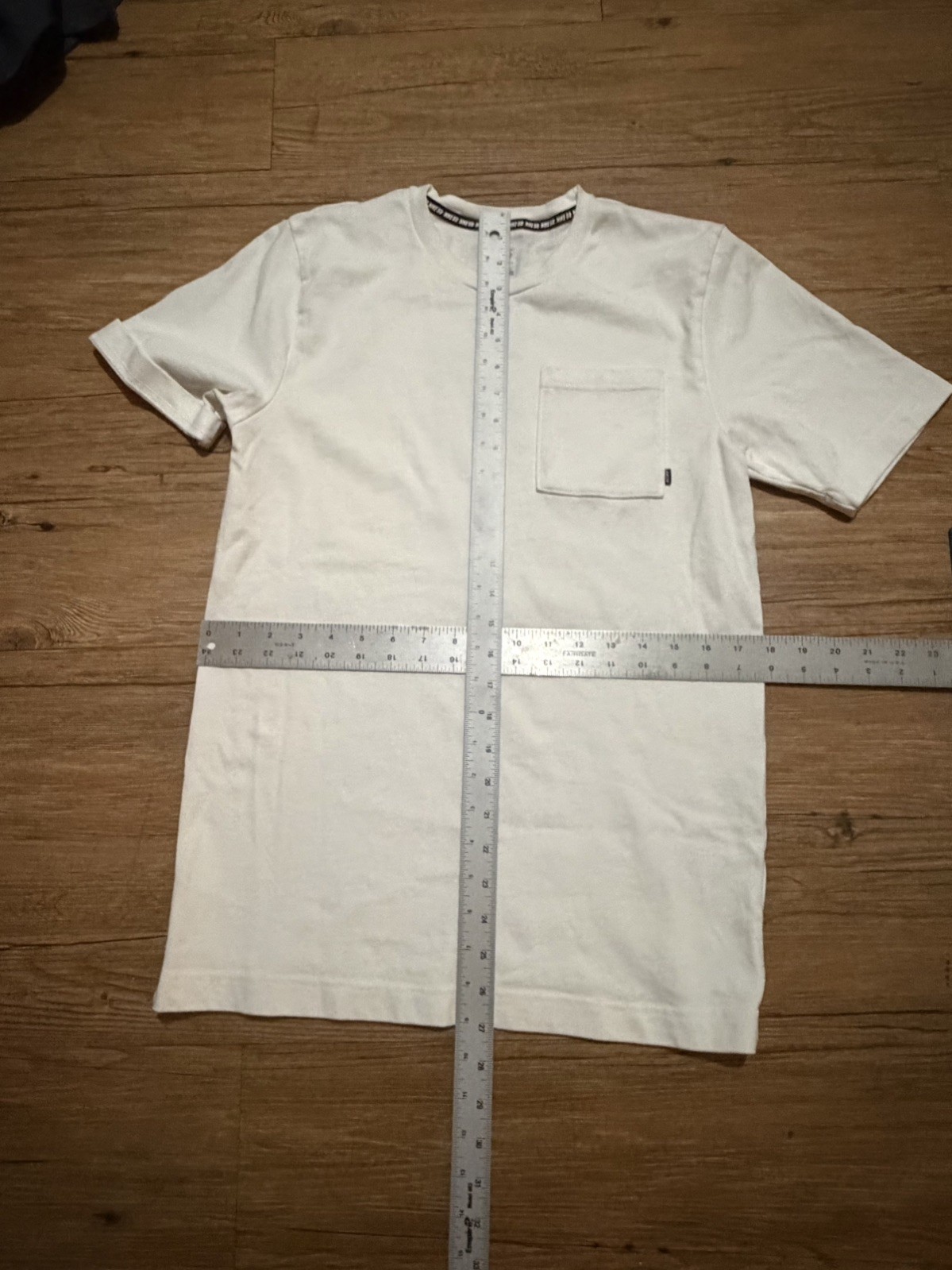 Nike SB shirt. Size Small Great condition. Men's white shirt. See photos 181 gallery