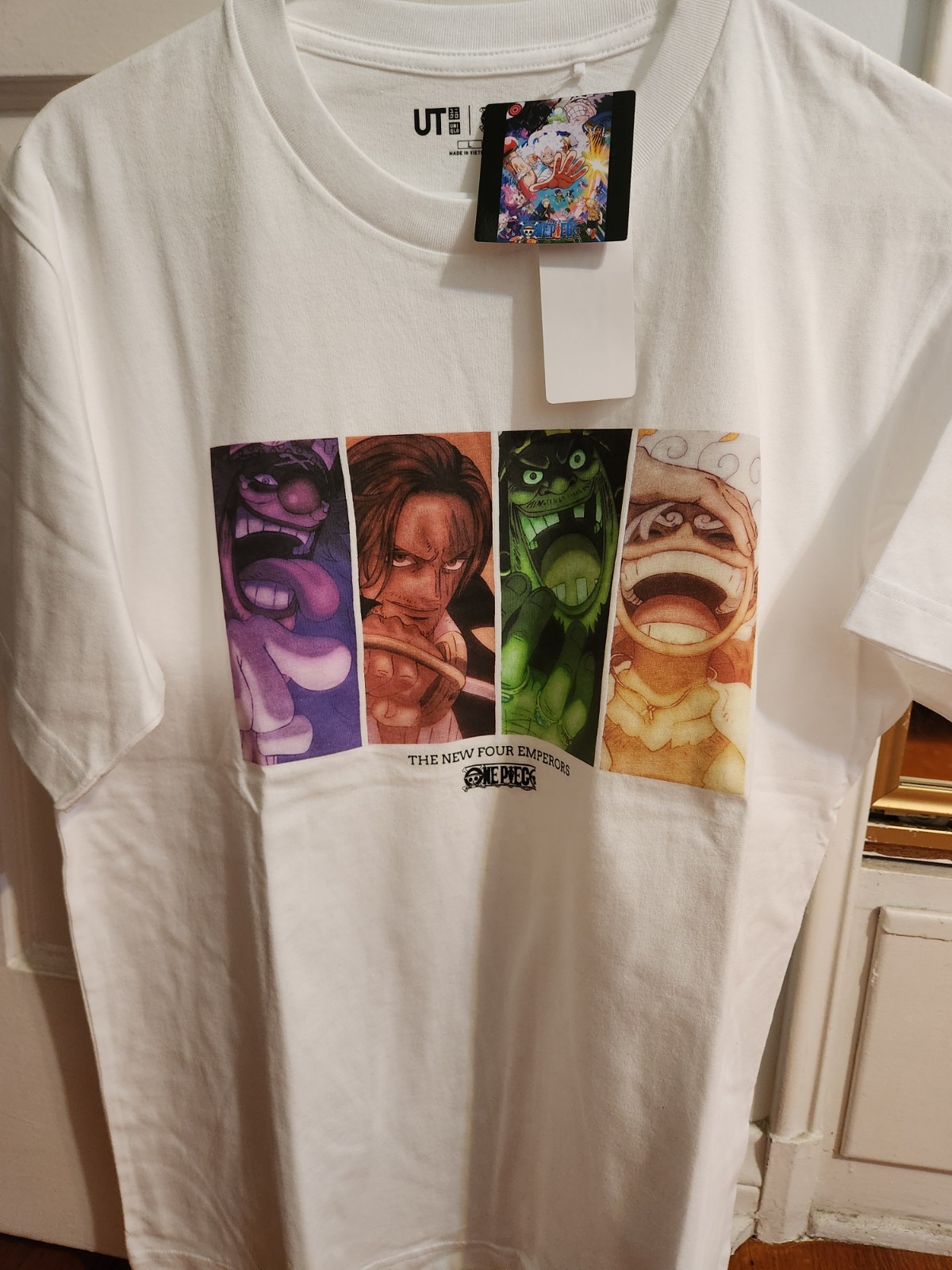 UNIQLO One Piece UT Graphic T-Shirt 480698 The New Four Emperors – L (Asia XL)