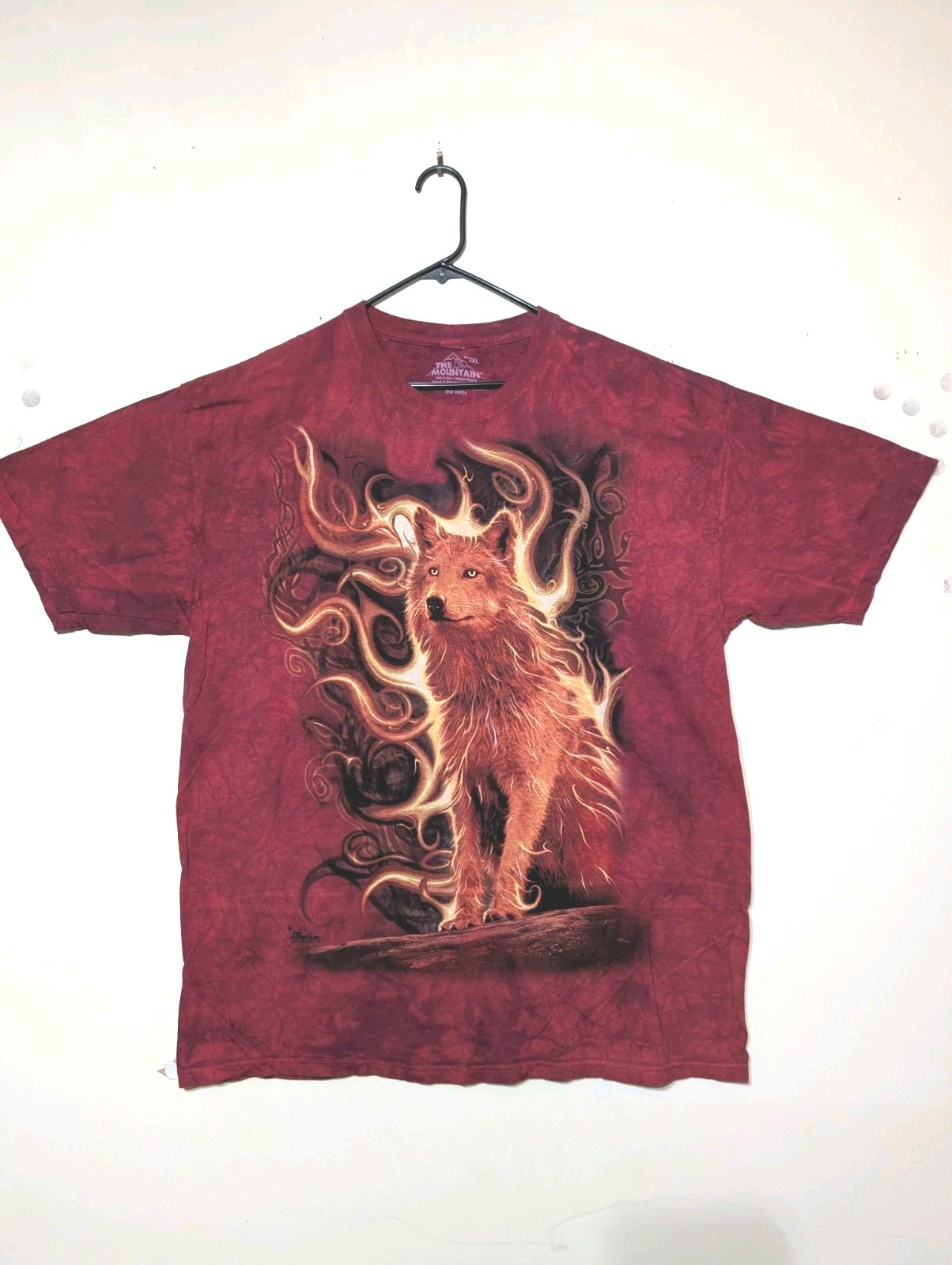 The Mountain Mens T-shirt Red Wolf Flame Wildlife Retired Logo 2XL #3370 EUC gallery