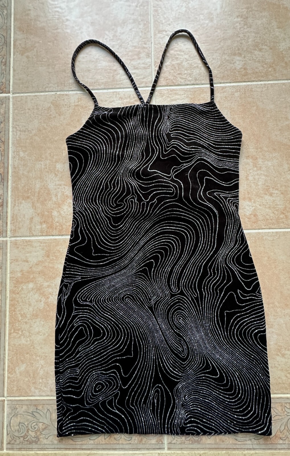 Divided Fitted dress Sparkly black and silver dress with a stretch US M -0 -New!