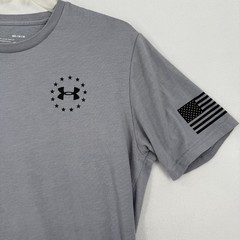 Under Armour Men’s Medium Freedom HeatGear T-Shirt Gray Flag Graphic Loose Fit