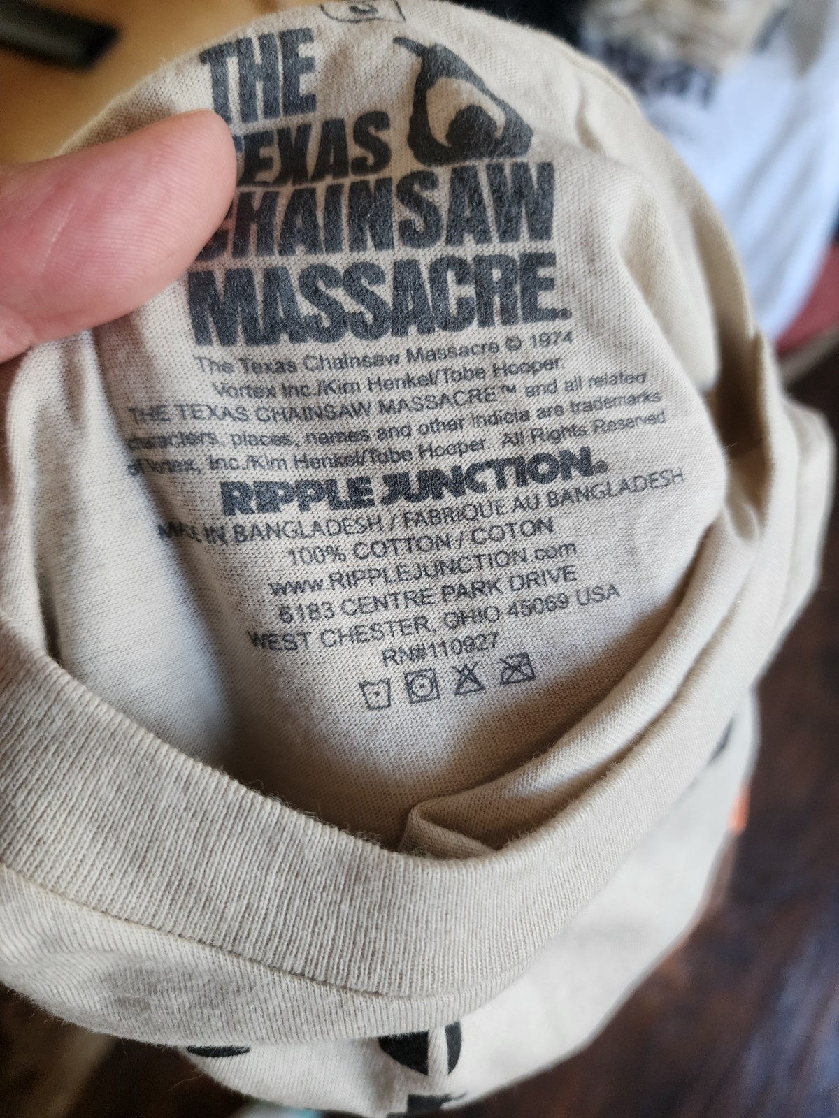 Hot Topic Authentic THE TEXAS CHAINSAW MASSACRE T-Shirt Men's Size Small, NEW!! gallery
