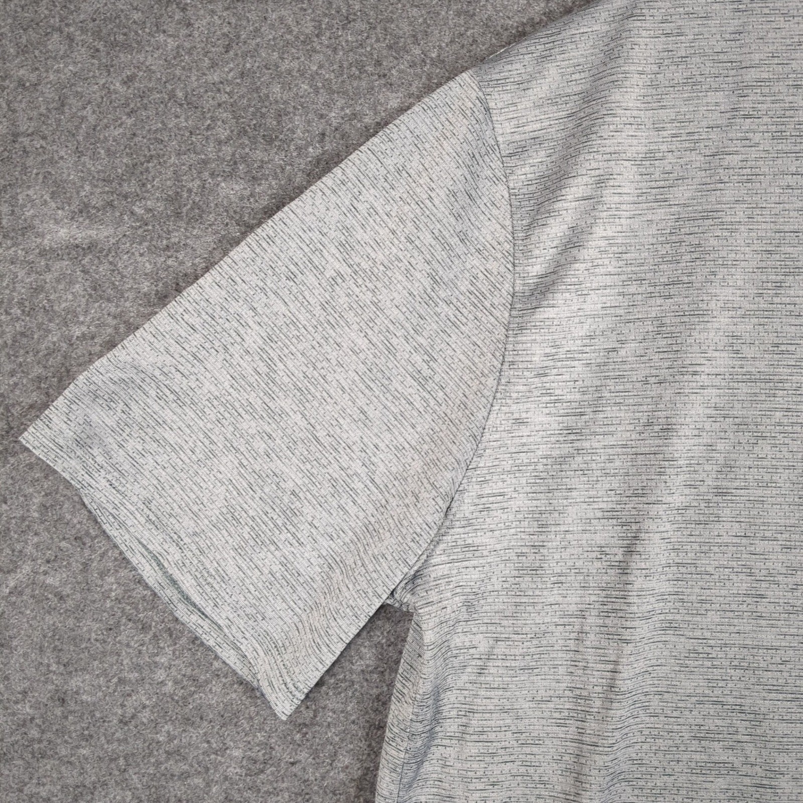 Under Armour Mens Loose Fit HeatGear Heathered Gray Short Sleeve T-Shirt Size M gallery