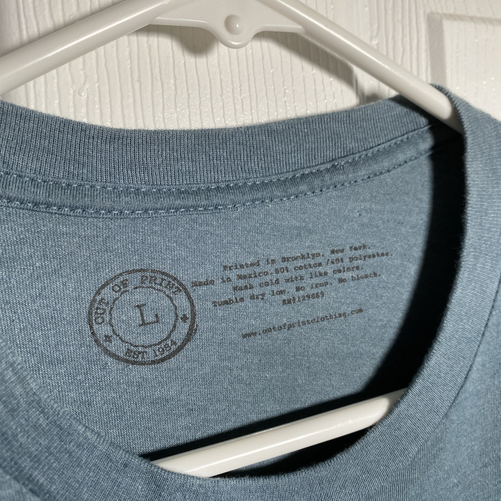 HITCHHIKER’S GUIDE TO THE GALAXY Licensed Book Cover T-Shirt Large Rare gallery