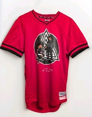 Rise As 1ne Men’s Red Graphic Print V-Neck Short Sleeve T-Shirt Size L SF7119