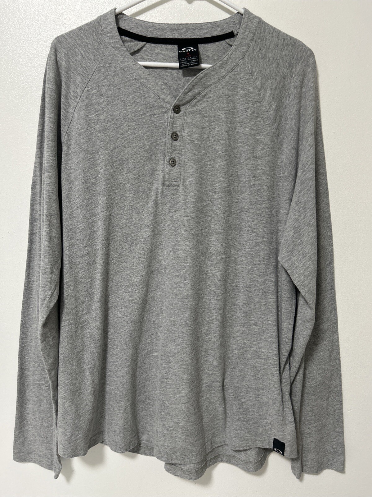 Oakley Henley Top Men Size XL Grey Long Sleeve Pull On gallery
