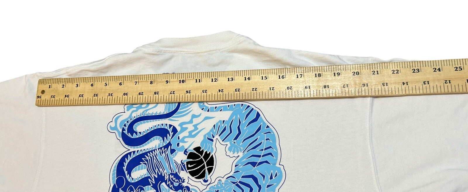 The Nike Tee Chinese Dragon Vs Tiger T-shirt Size Medium White Blue Short Sleeve gallery