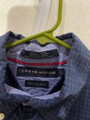 MEN’S SIZE LARGE TOMMY HILFIGER BLUE /PIN STRIPES – SHORT SLEEVE BUTTON UP SHIRT
