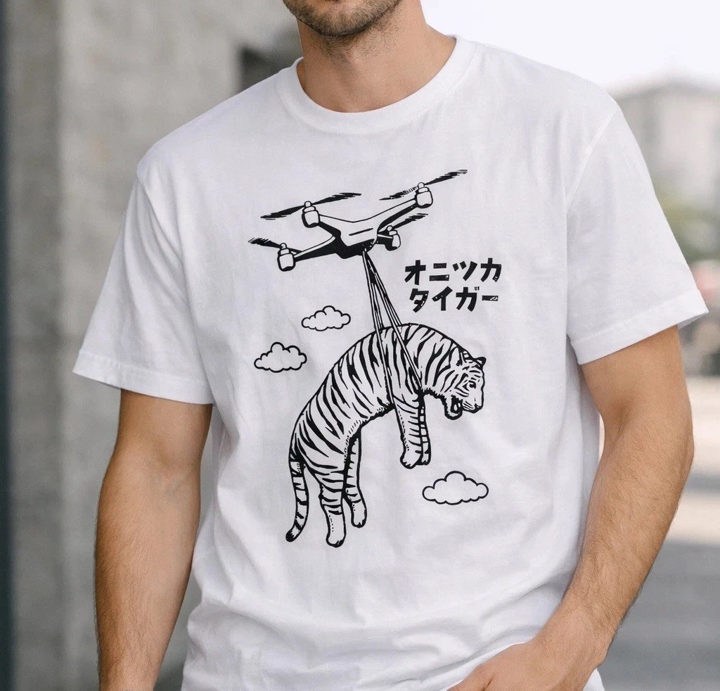Onitsuka Tiger GRAPHIC TEE Dron Print T-shirt white Designer Size L Relaxed gallery