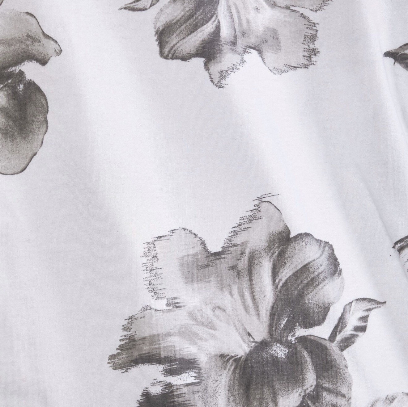 TED BAKER Floral Graphic Tee NWT$95 Size L gallery