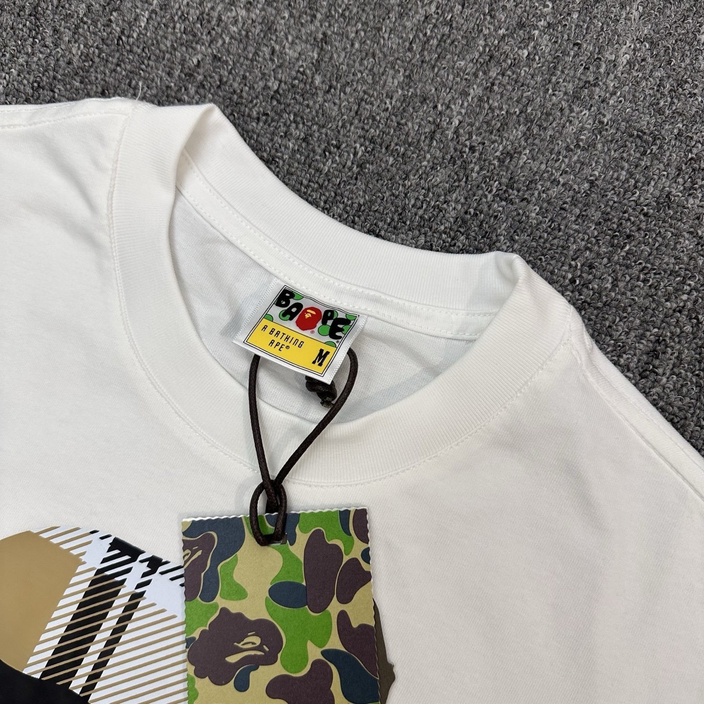 A Bathing Ape BAPE Men's White Graphic Logo Crew Neck Short Sleeve T-Shirt M gallery
