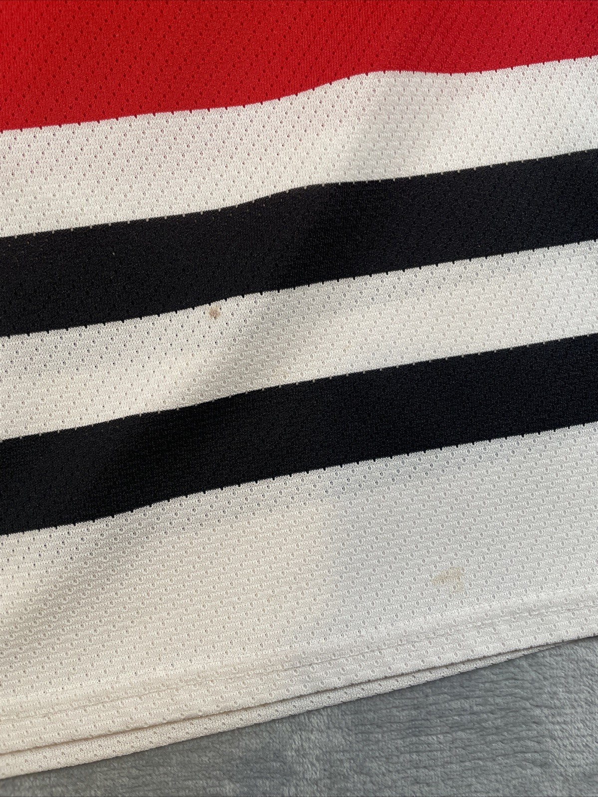 Vintage CCM x NHL Chicago Blackhawks Jersey Mens S Red Maska Air Knit Hockey gallery
