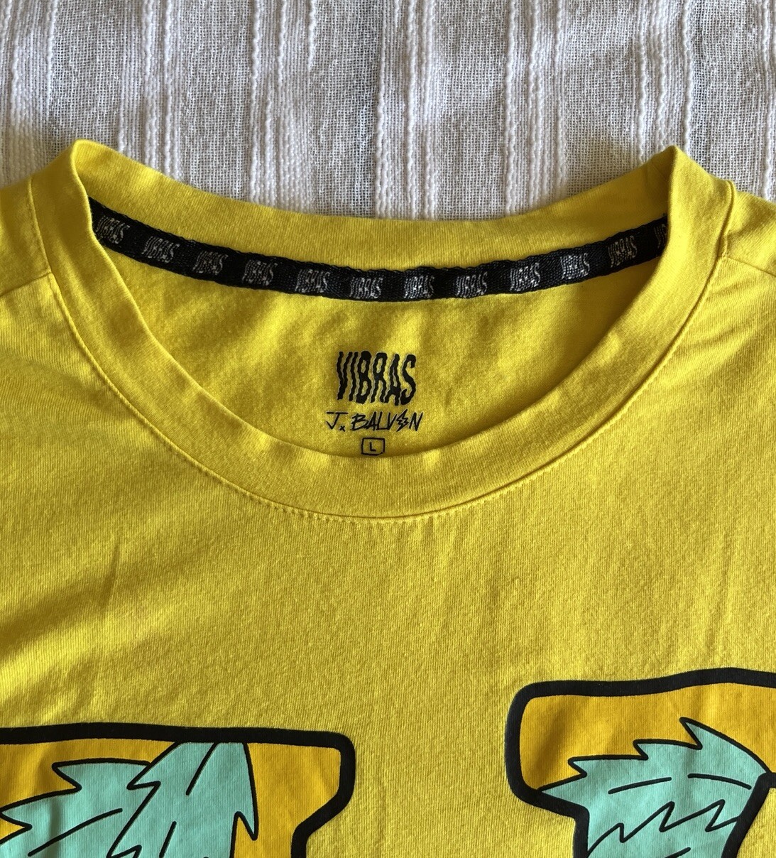 J Balvin Vibras Collab T-Rex Graphic T-Shirt Unisex Size Large (22x27) gallery