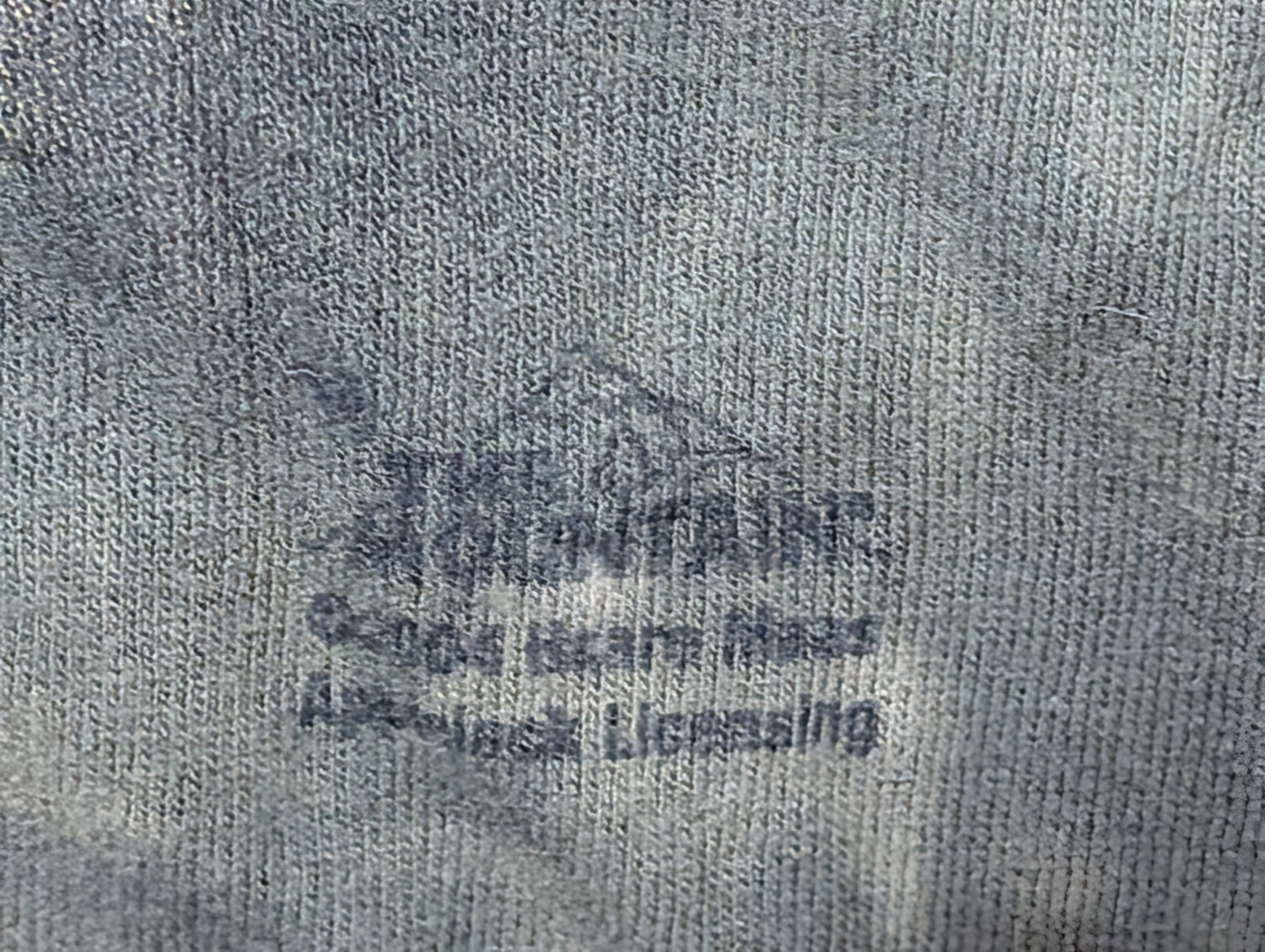 The Mountain Mens T-shirt Vintage 2004 Green "Wolf Pack" Leather Tag XL #5573 gallery