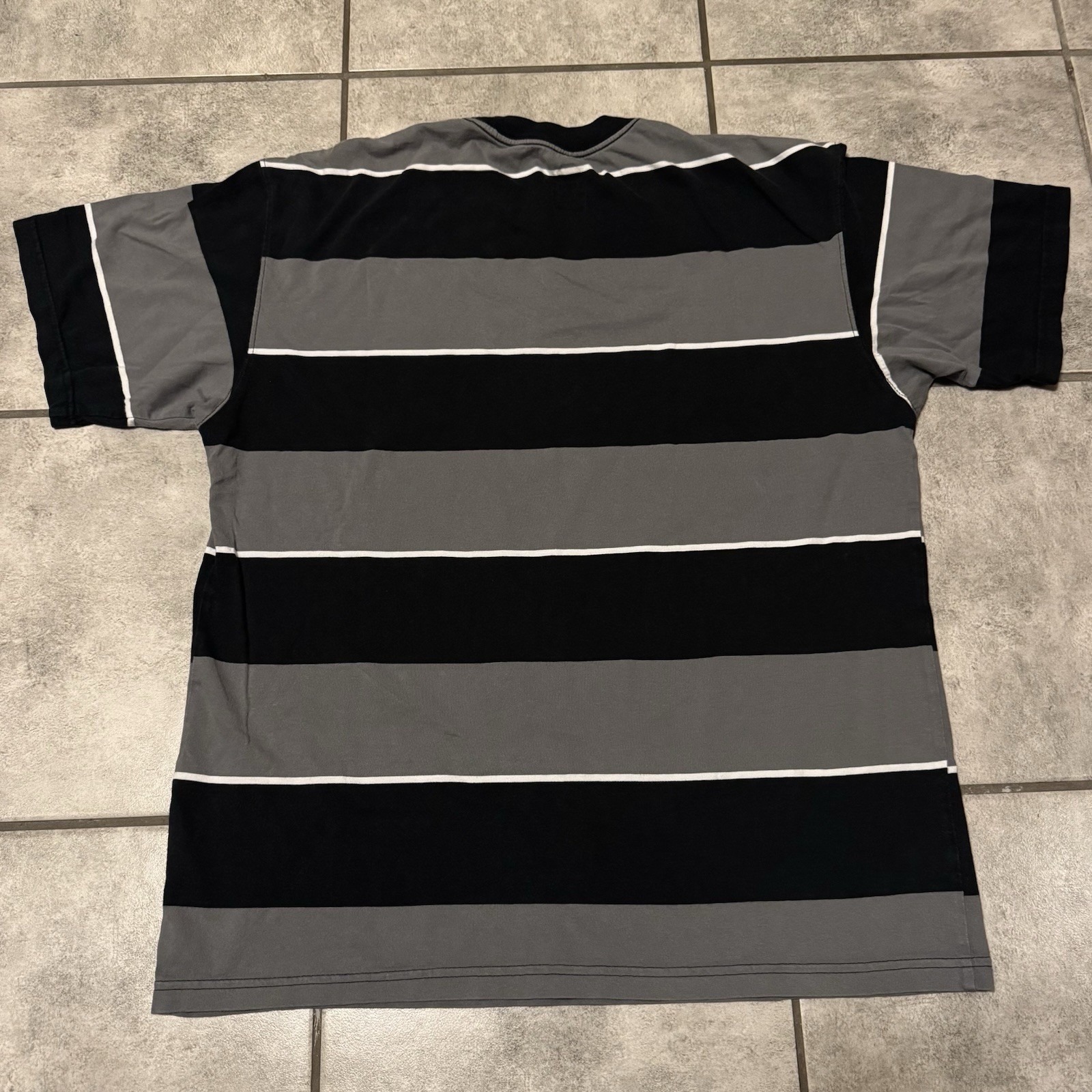 Nike SB Striped T-Shirt Size Medium Loose Fit gallery