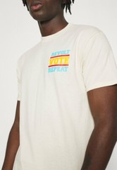 OBEY REVOLT VOTE REPEAT White Crewneck 100% Cotton American Graphic T-Shirt M
