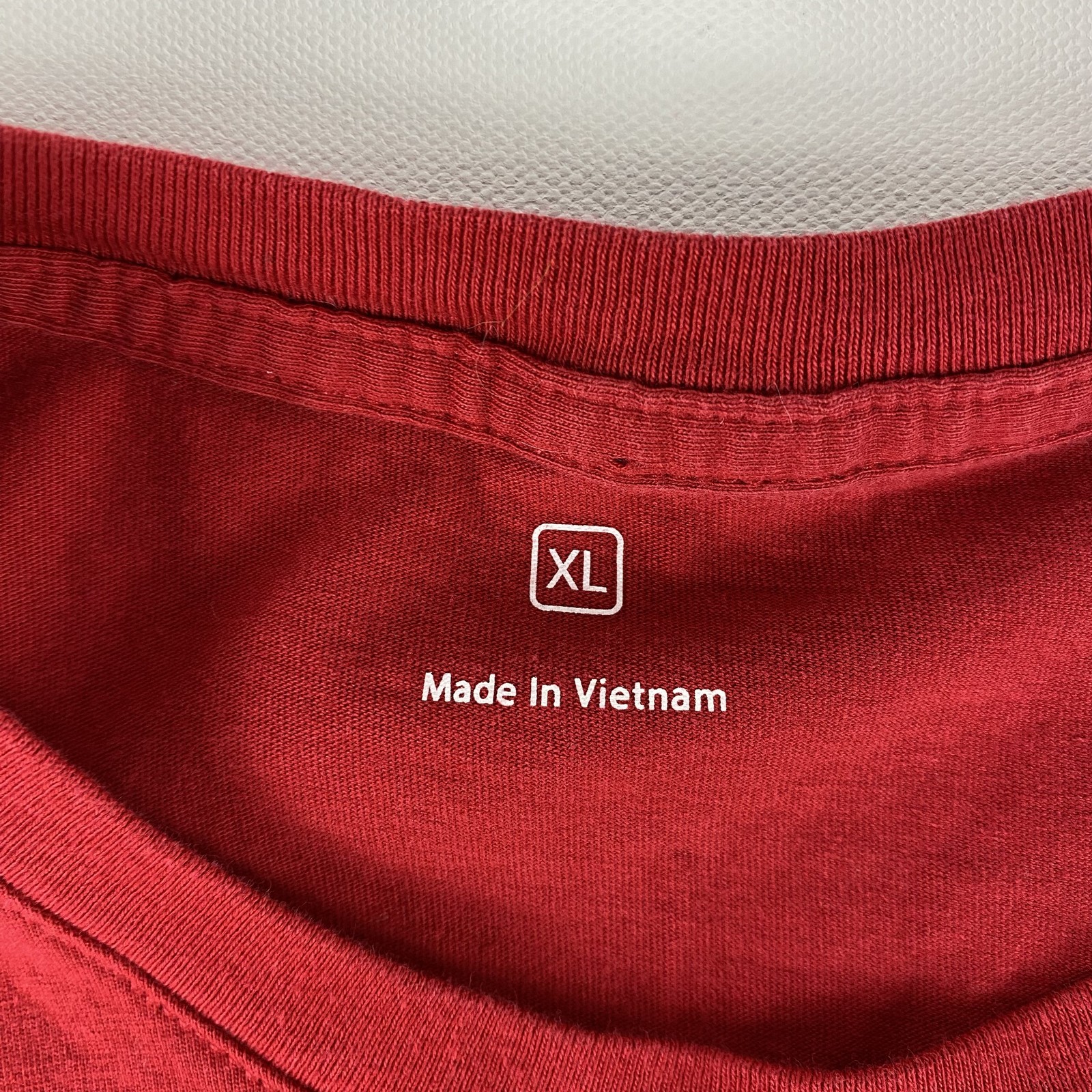 Apple Employee Shirt Mens XL Red Short Sleeve Crewneck Graphic Tee Logo gallery