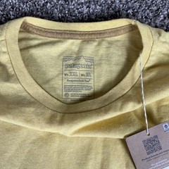 Patagonia Men’s Fitz Roy Icon Responsibili Tee Shirt Milled Yellow, Size XL