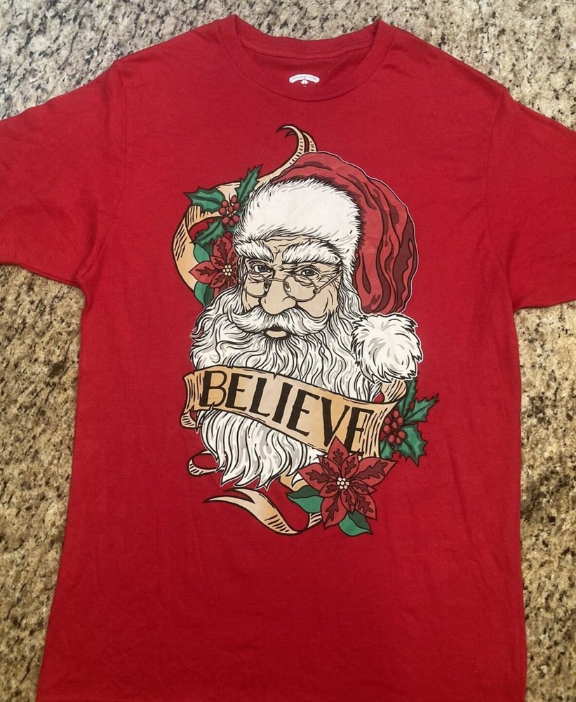 HOLIDAY TIME MEN’S CHRISTMAS SANTA CLAUS “BELIEVE” T-SHIRT NWOT 