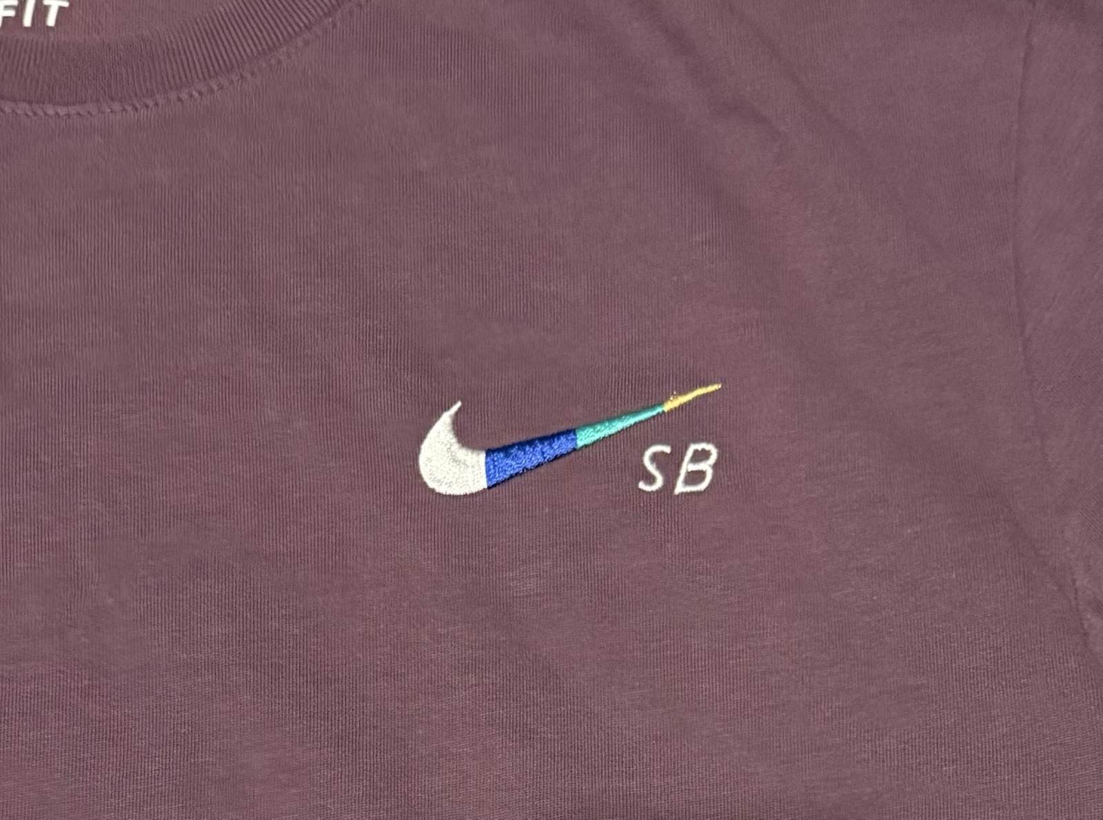 Nike Dri Fit SB Engineered For Everywhere Mens Graphic T Shirt Size M gallery