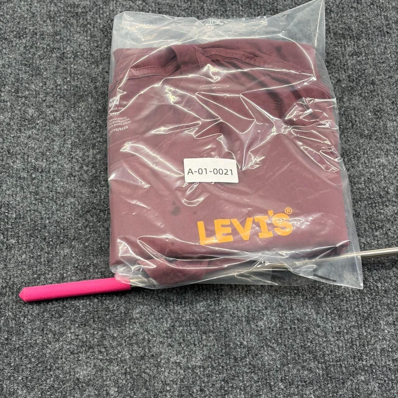 Levi's Relaxed Fit Chest Logo T-Shirt gallery