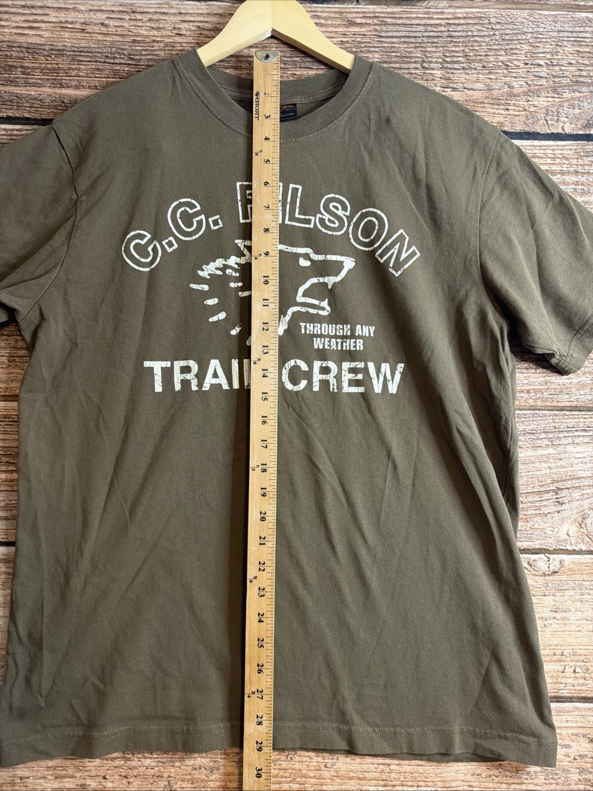 CC Filson Trail Crew Shirt Wolf Graphic Tee Mens Size Large Cracked Graphic READ gallery