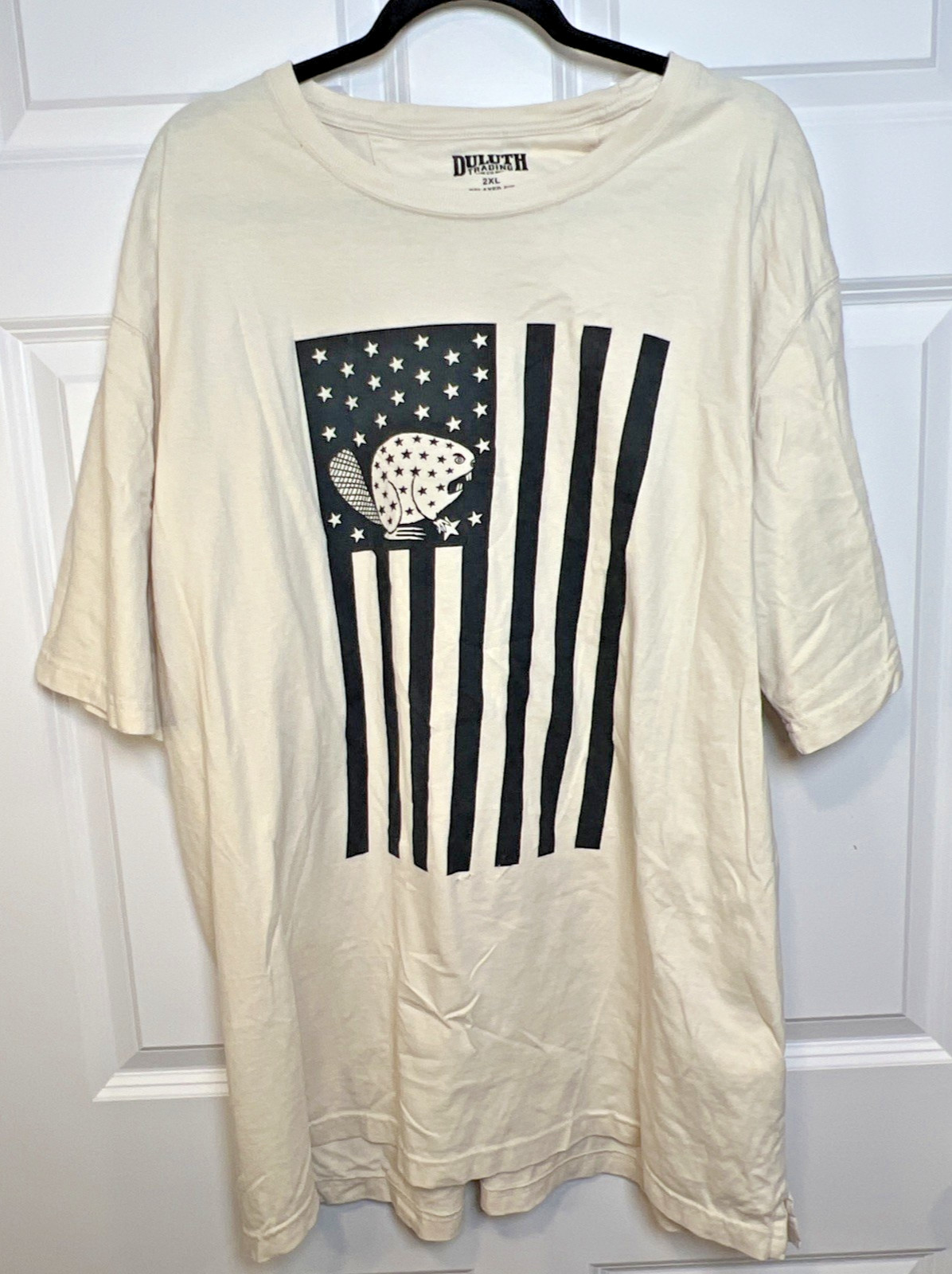Duluth Trading Longtail T 2XL Relaxed Fit Ivory Angry Beaver Flag Graphic USA gallery
