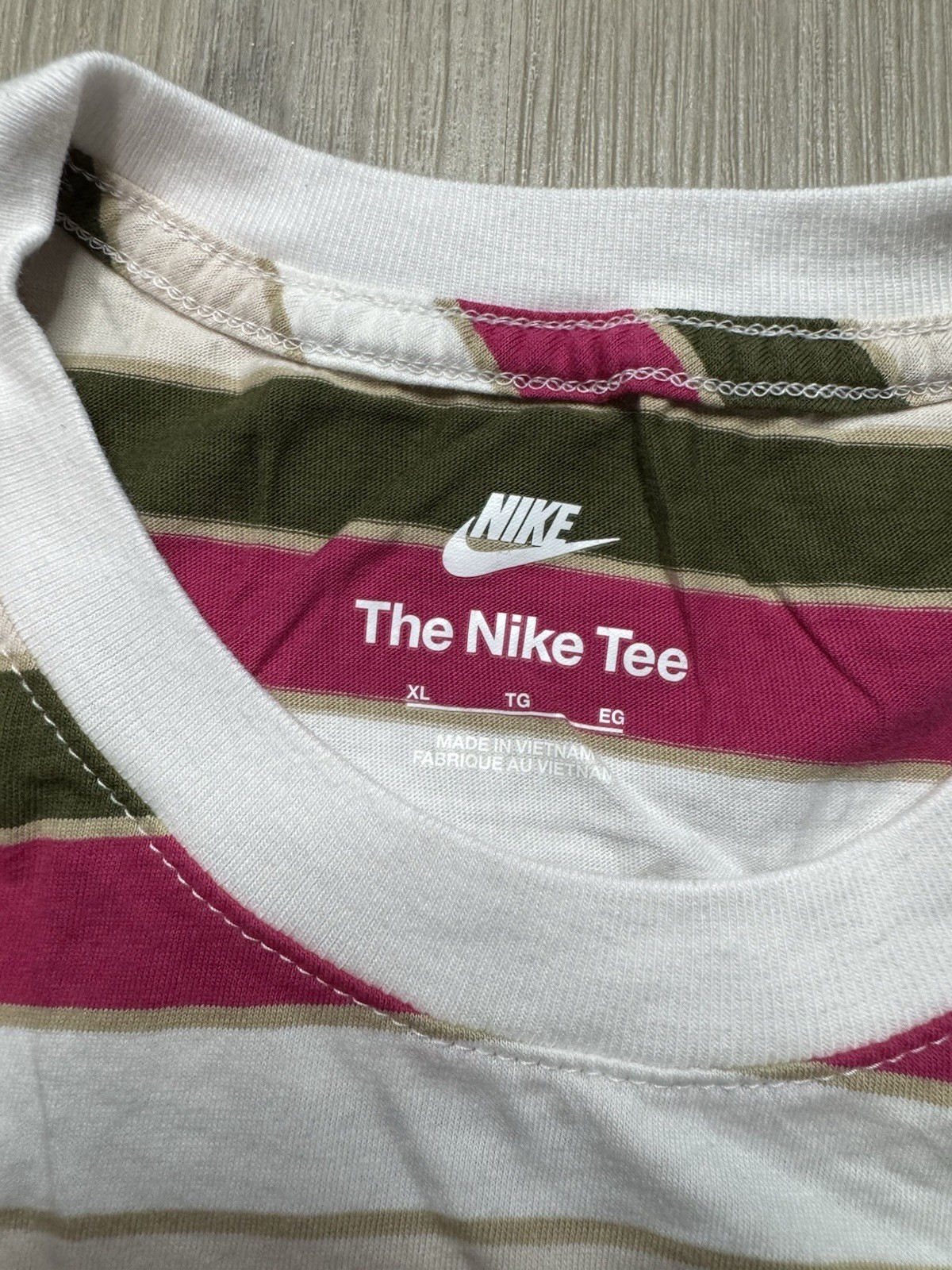 Nike The Nike Tee Men's Striped Crew Neck Short Sleeve T-Shirt Size XL gallery