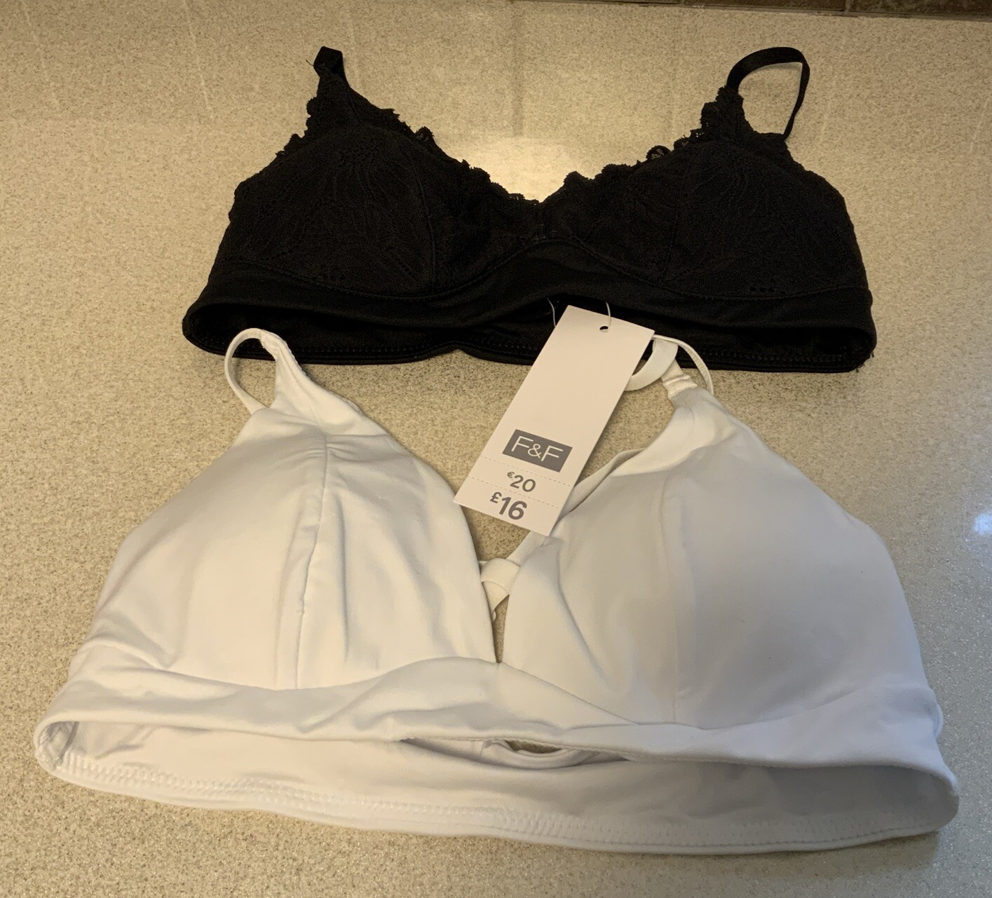 F&F 2 PACK  NON WIRED LIGHTLY PADDED PULL ON BRAS SIZE M BLK & WHT BNWT