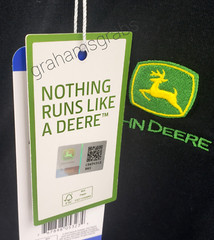 JOHN DEERE MEN’S EMBROIDERED VINTAGE LOGO T-SHIRT BLACK CREW NECK GREEN LOGO NWT