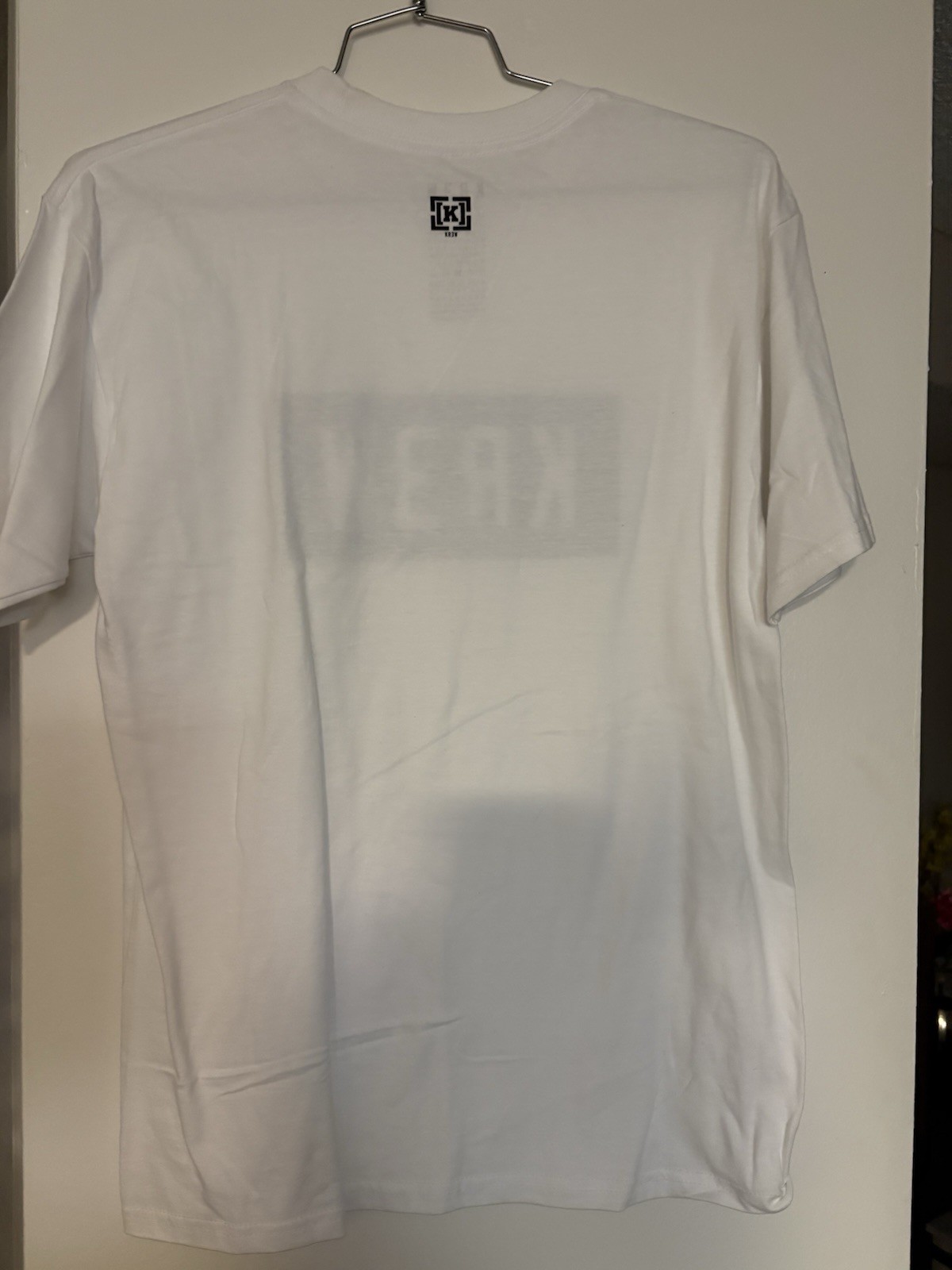 KR3W White T-Shirt Medium Floral Box Logo Graphic Tee New Without Tags gallery