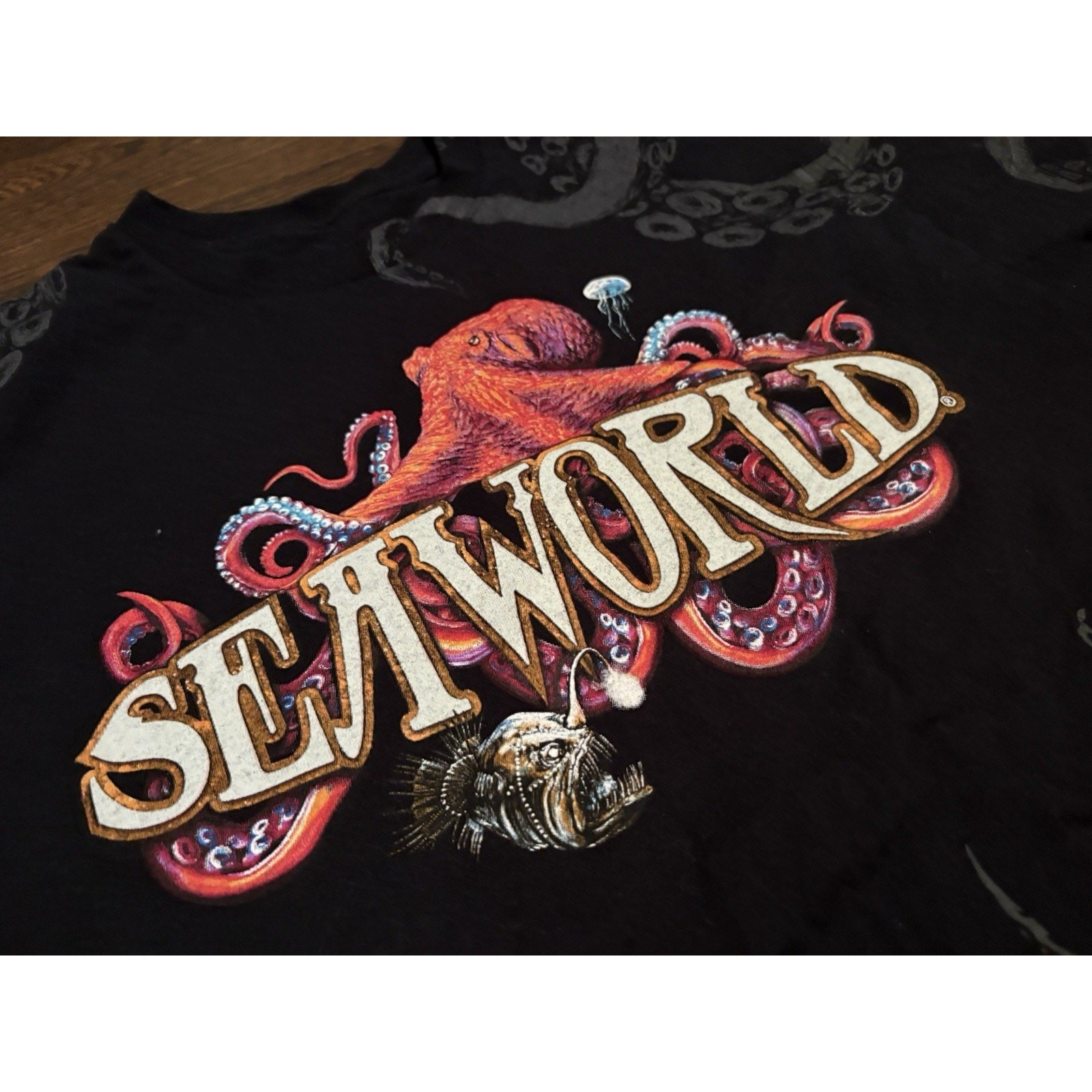 SeaWorld T Shirt Medium Octopus Angler Fish Marine Life Octopus Watermark Sz M