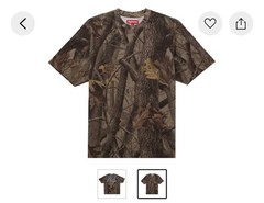 Supreme Rhinestone Script S/S Top Realtree Hardwoods Camo T-Shirt Size L