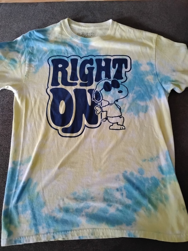 Snoopy Tye Dye T-shirt Small (28×18)