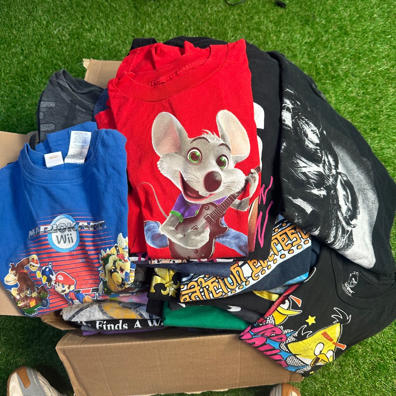 50 Vintage TShirts Bundle Y2k 90s Modern Reseller Pop Culture Band Cartoon LOT gallery