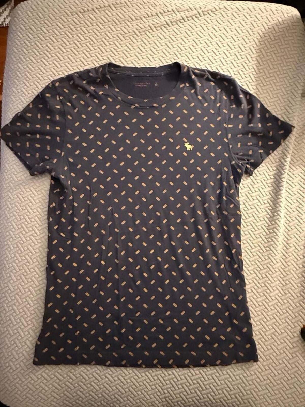 Abercrombie & Fitch Limited Edition Patterned T-Shirt Size S