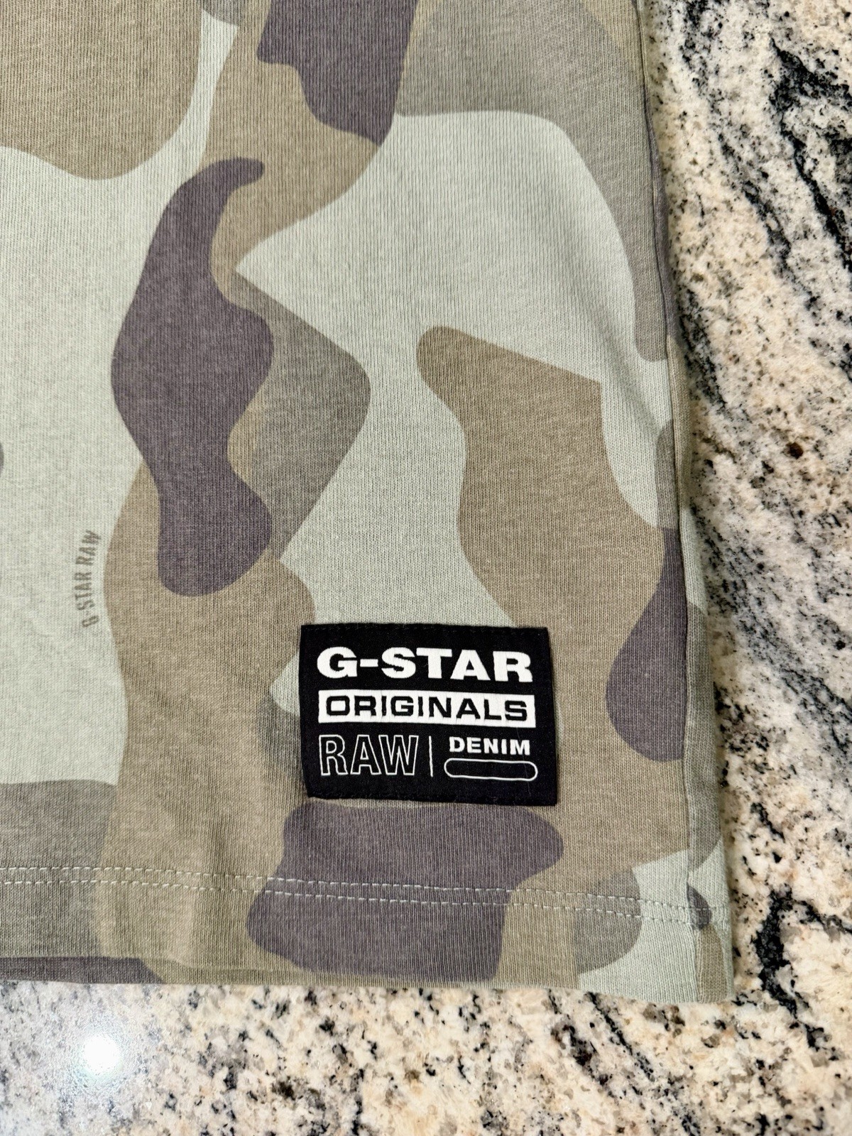 G Star Raw Denim Originals Camo Print T-Shirt Size Medium gallery