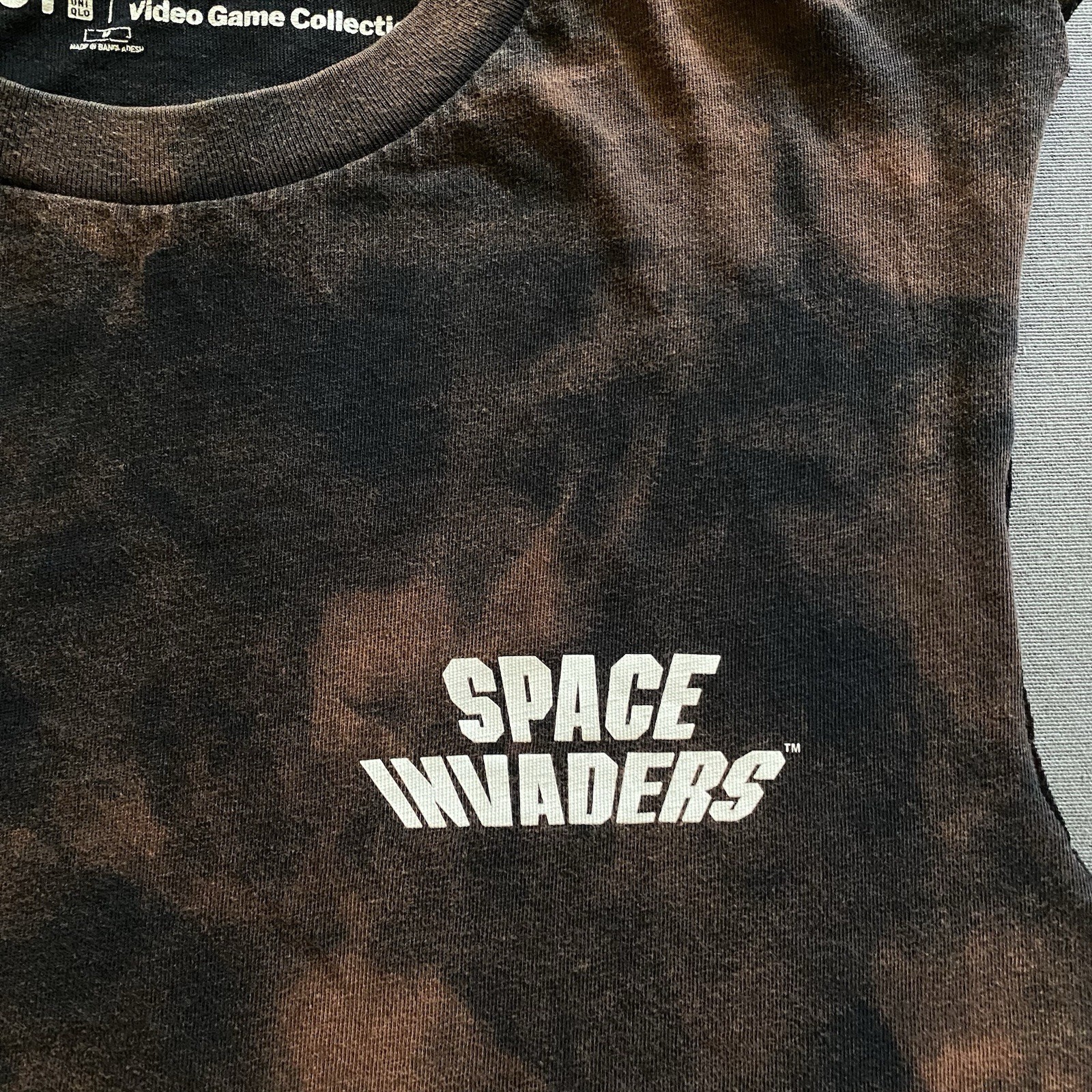 Uniqlo MoMa Space Invaders Tank Top Mens M Black Bleach Dye Cut Sleeves gallery