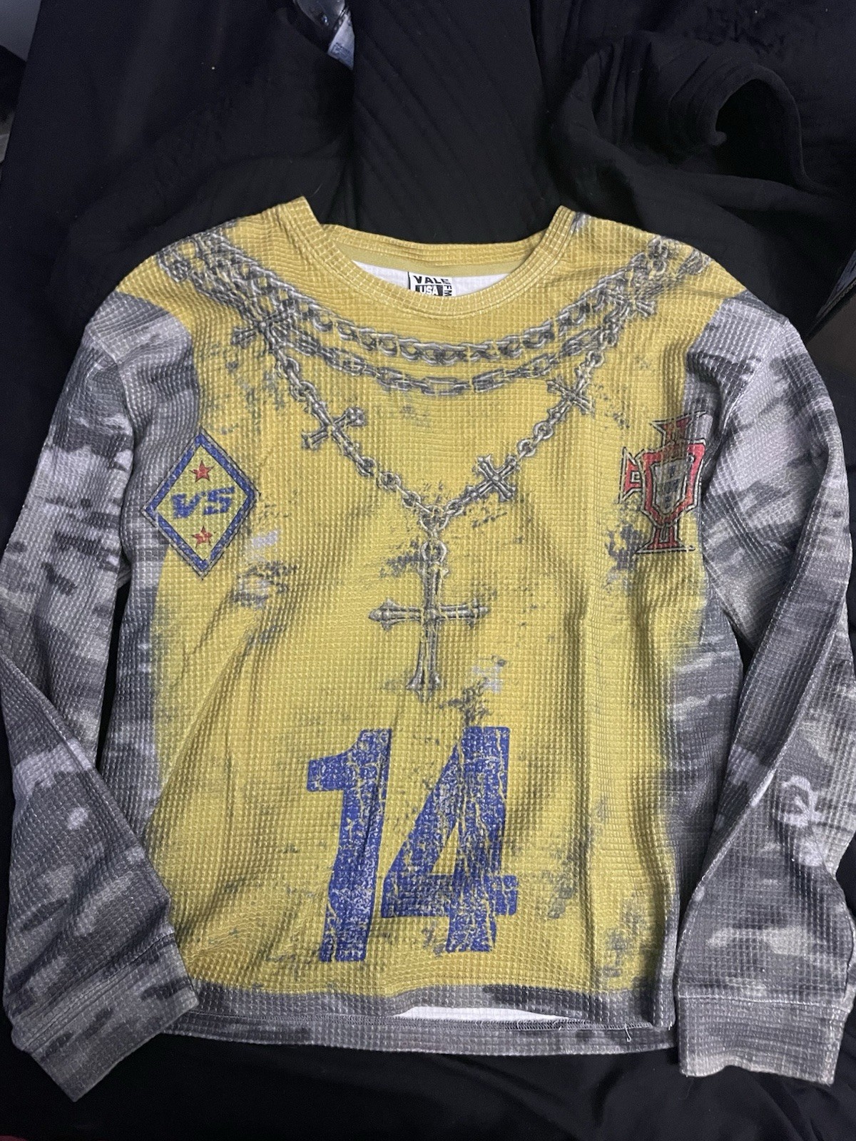 Valelives men’s medium yellow/camo thermal worn twice