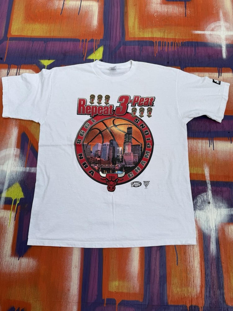 Starter 1998 Chicago Bulls NBA Finals Champions Repeat 3-Peat Vintage T-Shirt