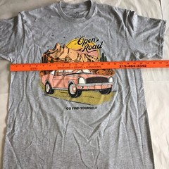 NWT HIT THE OPEN ROAD Go FIND YOURSELF CAR GRAPHIC T-SHIRT Size Medium