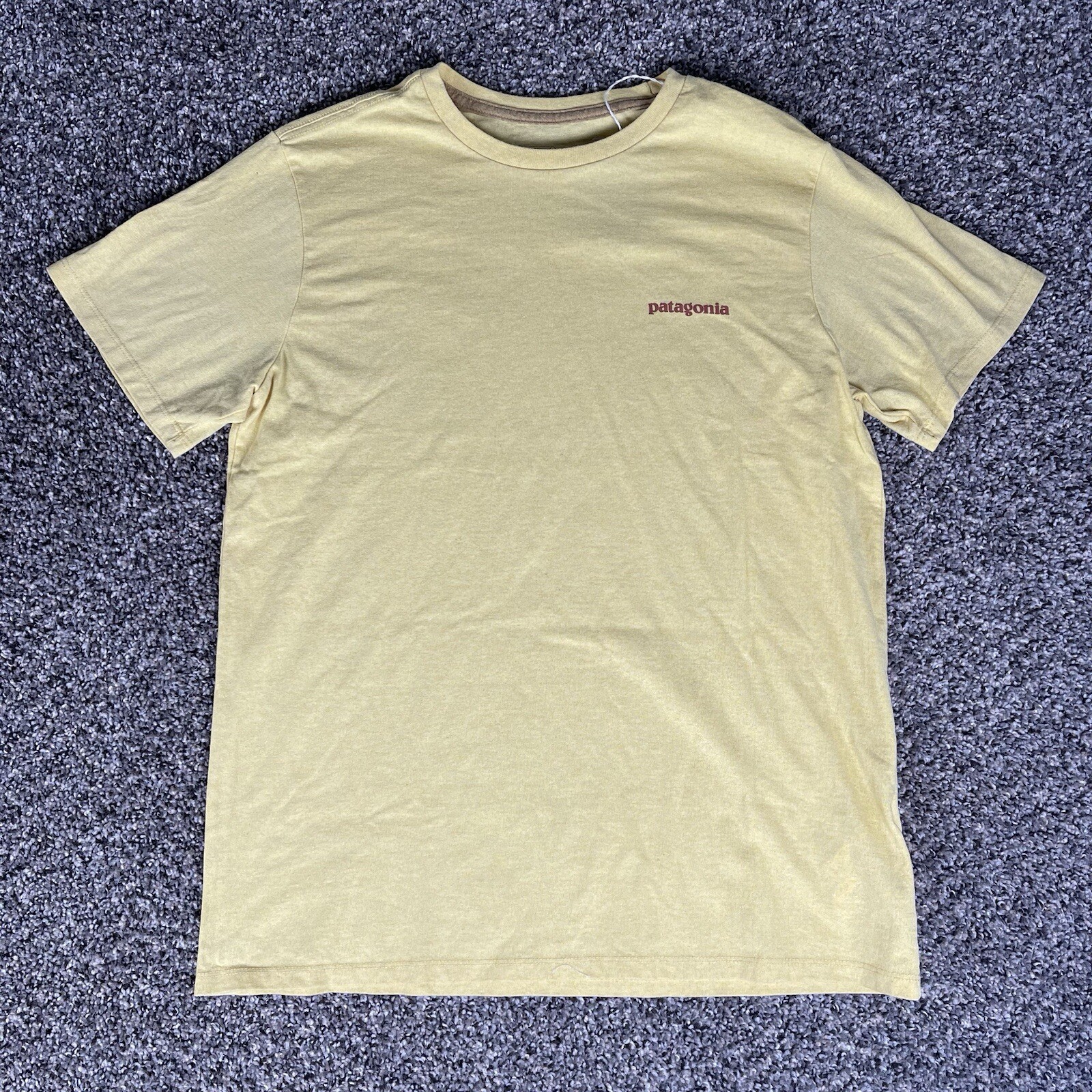 Patagonia Men’s Fitz Roy Icon Responsibili Tee Shirt Milled Yellow, Size XL